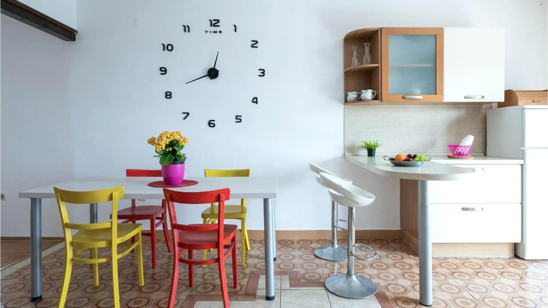 Beautiful Home In Peruski With Kitchen